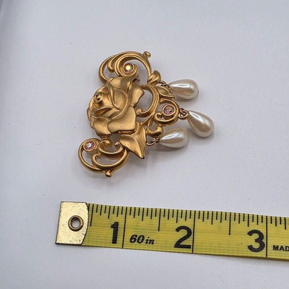 Avon Gold Tone Rose Faux Pearl Dangle Brooch Pin Rhinestone Accents Vintage - Picture 3 of 7